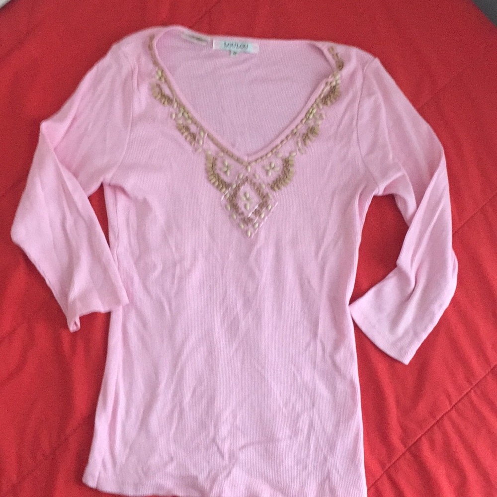 Adorable top with wooden beads